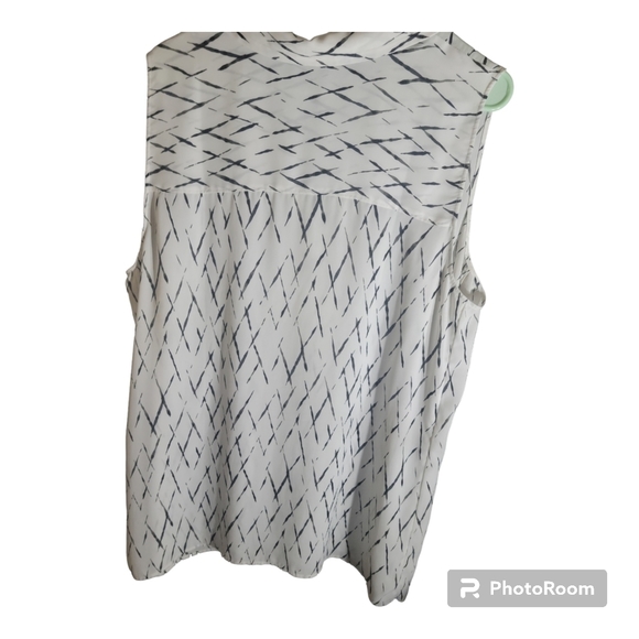 Sejour Blouse Sleeveless Keyhole Neck white and Black Geometric Pattern size 18w - Picture 2 of 3